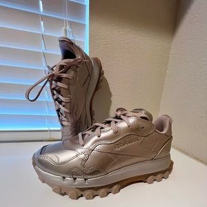 NWT REEBOX Cardi B Classic Leather Rose Gold Champagne Shoe Size 8